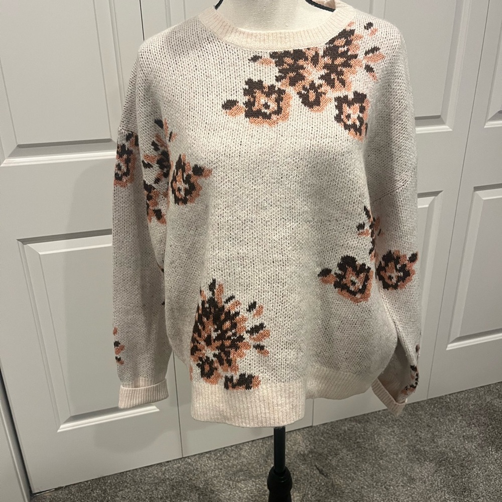 Knox Rose Cream and Tan Patterned Sweater
